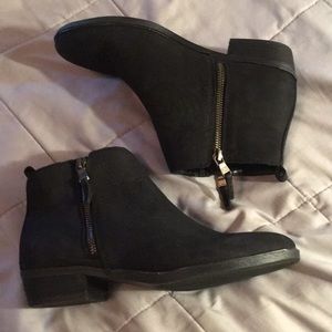 Ralph Lauren ankle Boots. size 8B. Black nubuck.